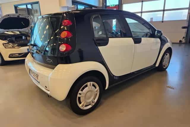Smart ForFour (2006) thumbnail 4