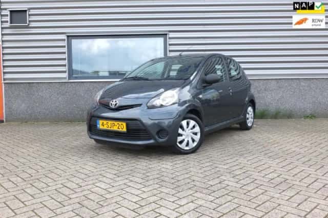 Toyota Aygo (2013) thumbnail 1