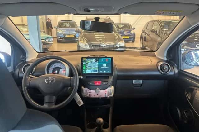 Toyota Aygo (2013) thumbnail 3