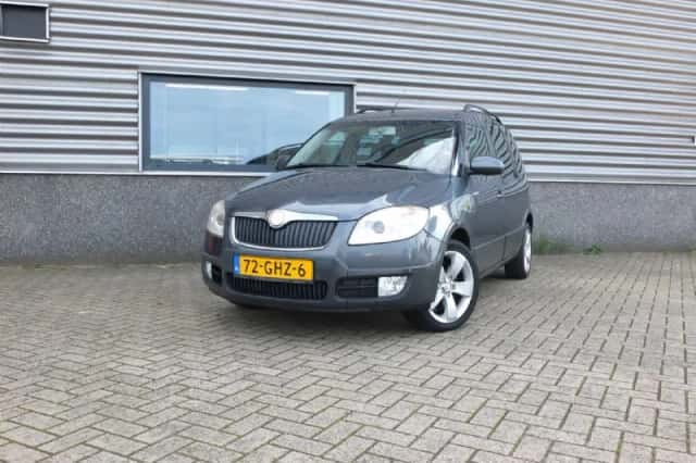 Škoda Roomster (2008) thumbnail 4