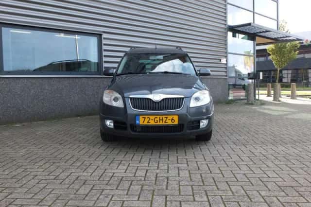 Škoda Roomster (2008) thumbnail 6