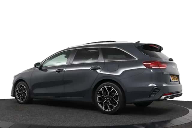 Kia Ceed (2023) thumbnail 5
