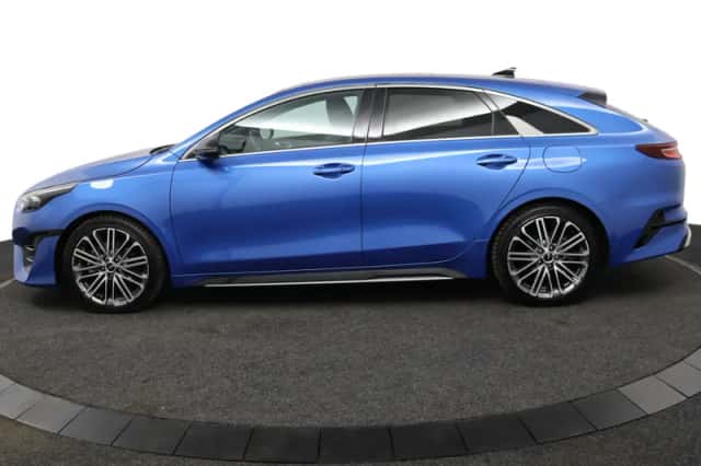 Kia ProCeed (2024) thumbnail 3
