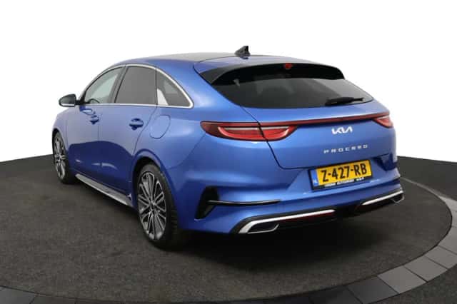 Kia ProCeed (2024) thumbnail 5