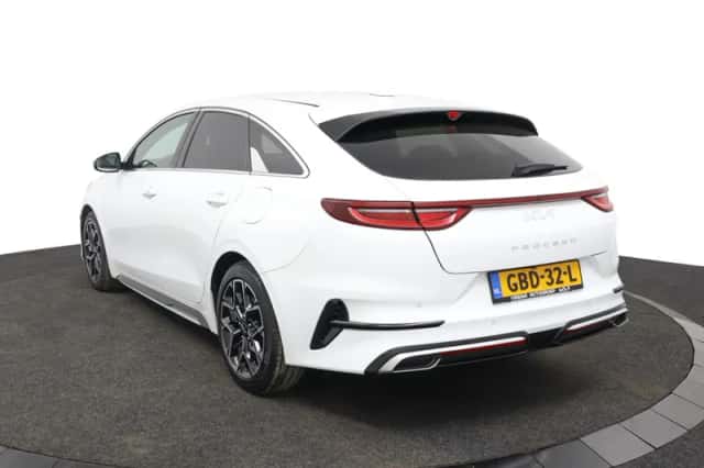 Kia ProCeed (2024) thumbnail 6