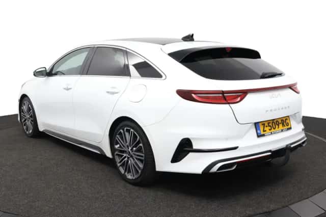 Kia ProCeed (2024) thumbnail 6