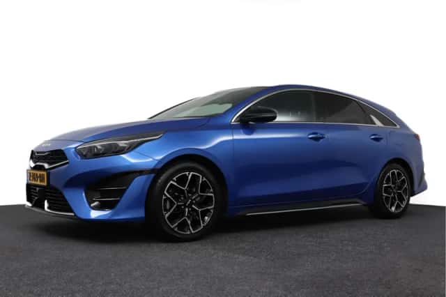 Kia ProCeed (2024) thumbnail 3