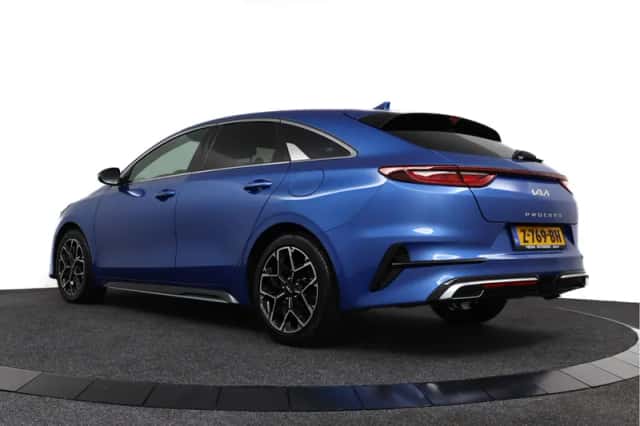 Kia ProCeed (2024) thumbnail 5