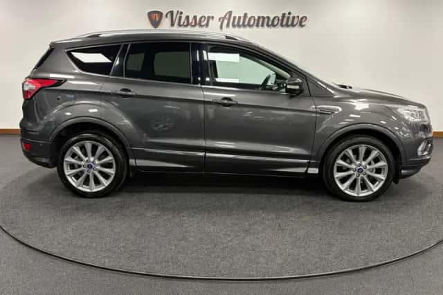 Ford Kuga (2019) thumbnail 2