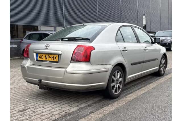 Toyota Avensis (2004) thumbnail 2