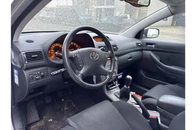 Toyota Avensis (2004) thumbnail 3