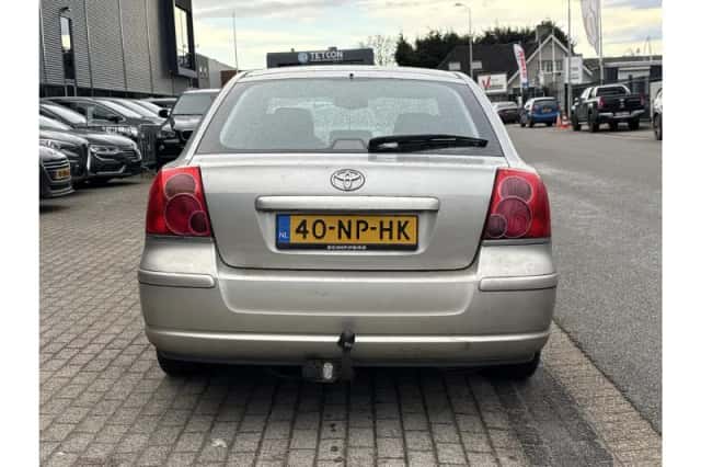 Toyota Avensis (2004) thumbnail 6