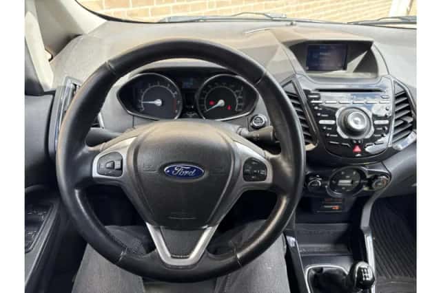 Ford EcoSport (2017) thumbnail 3