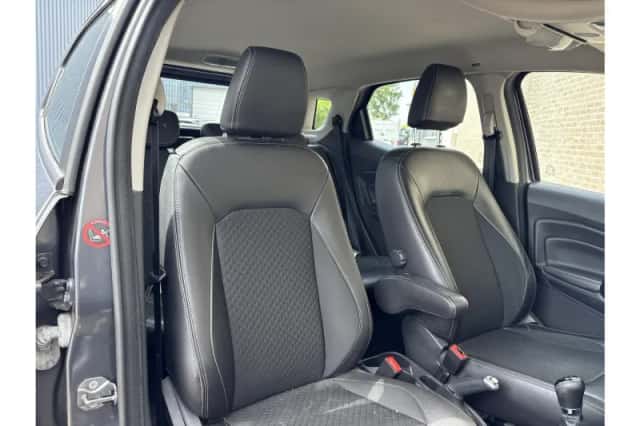 Ford EcoSport (2017) thumbnail 4