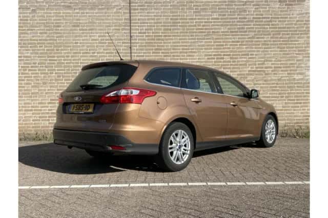 Ford Focus (2013) thumbnail 2