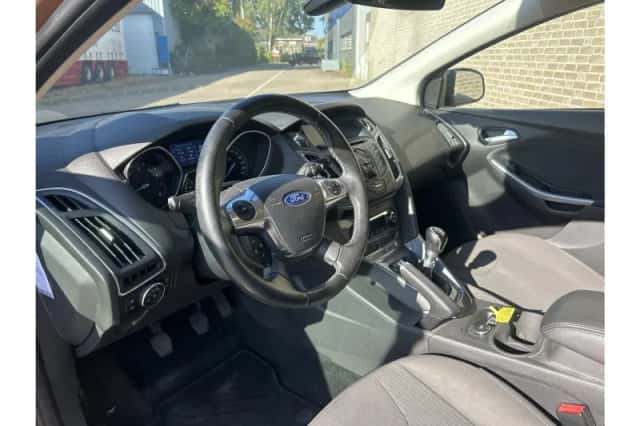 Ford Focus (2013) thumbnail 3