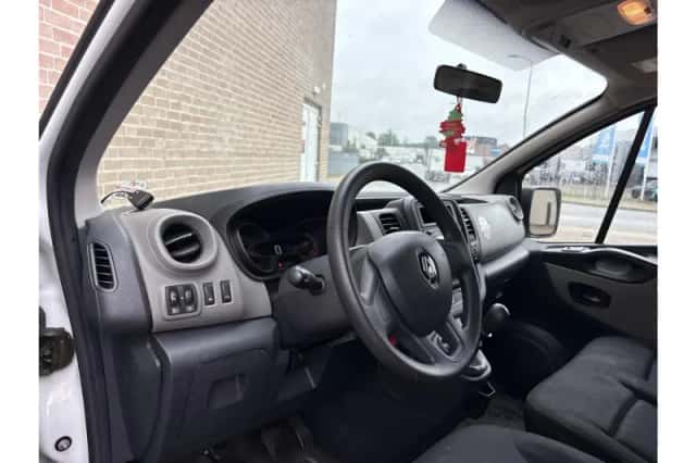 Renault Trafic (2017) thumbnail 3