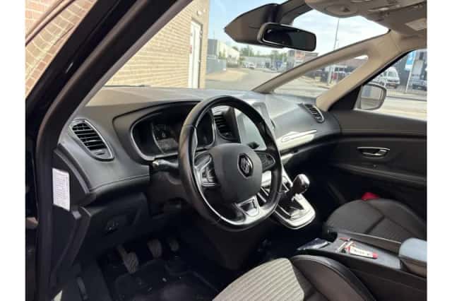 Renault Grand Scénic (2017) thumbnail 3