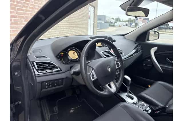 Renault Mégane (2011) thumbnail 3