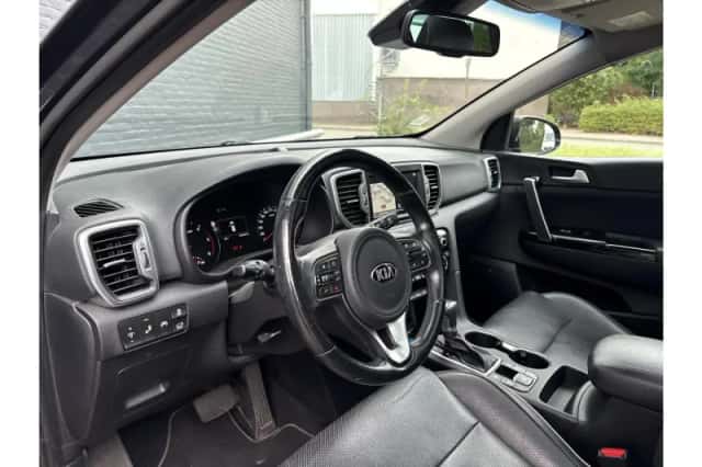 Kia Sportage (2018) thumbnail 3