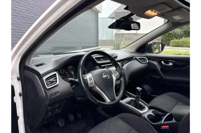 Nissan Qashqai (2017) thumbnail 3