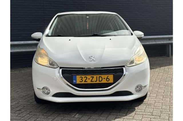 Peugeot 208 (2012) thumbnail 5