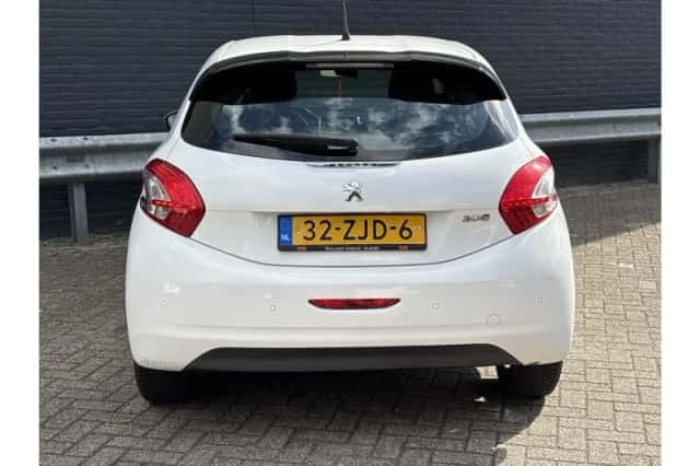 Peugeot 208 (2012) thumbnail 6