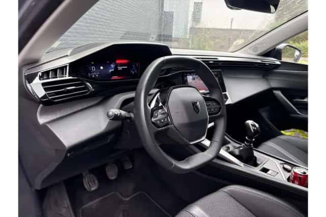 Peugeot 308 (2022) thumbnail 3