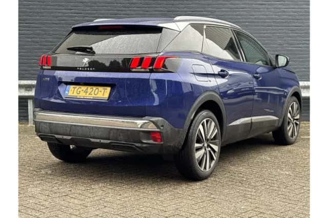 Peugeot 3008 (2018) thumbnail 2
