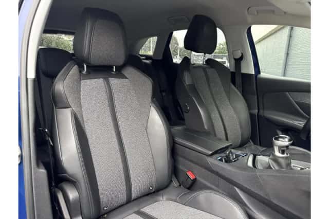 Peugeot 3008 (2018) thumbnail 4