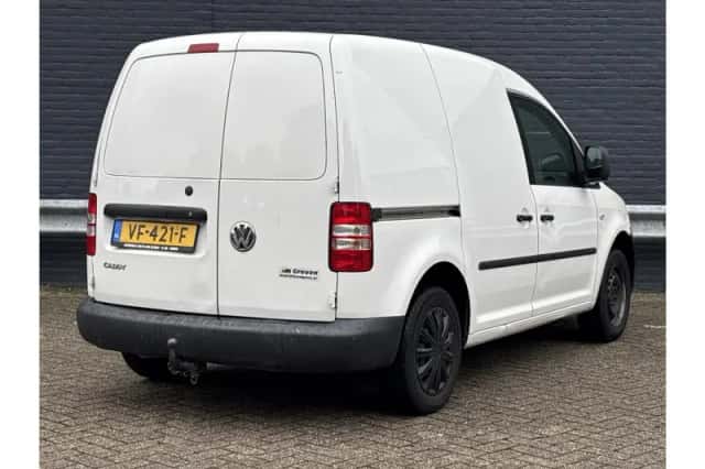 Volkswagen Caddy (2013) thumbnail 2
