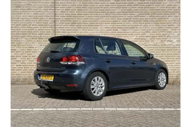 Volkswagen Golf (2010) thumbnail 2