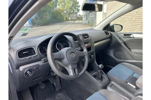 Volkswagen Golf (2010) thumbnail 3