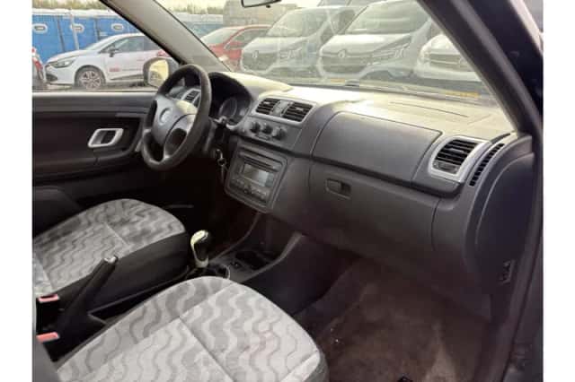 Škoda Fabia (2009) thumbnail 3