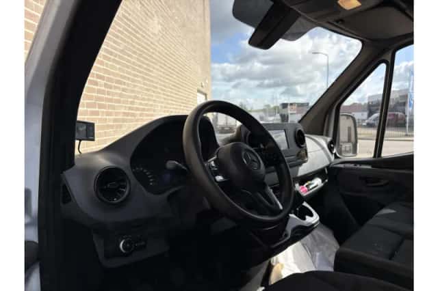 Mercedes-Benz Sprinter (2020) thumbnail 3