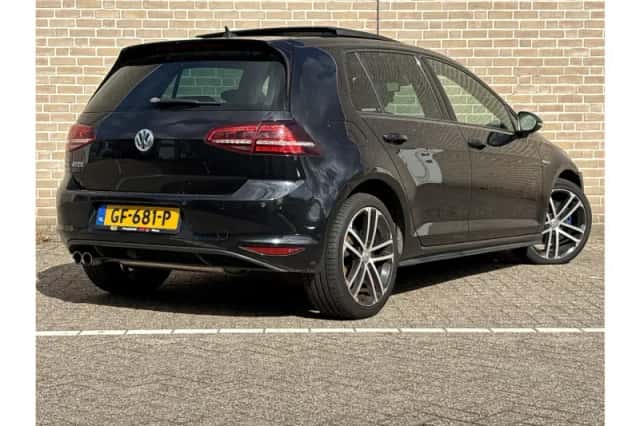 Volkswagen Golf (2015) thumbnail 2