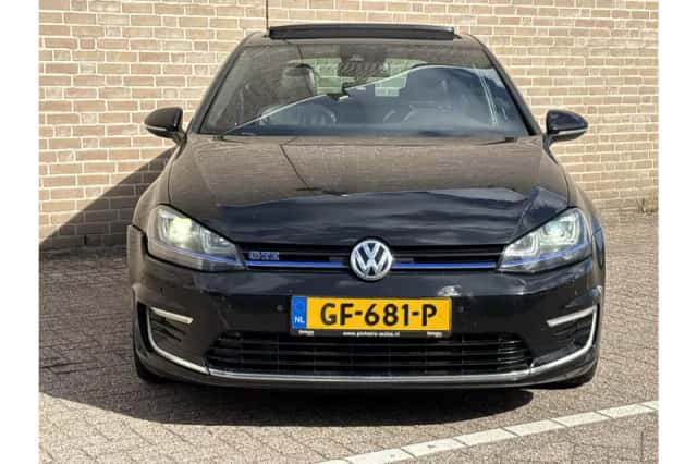 Volkswagen Golf (2015) thumbnail 5