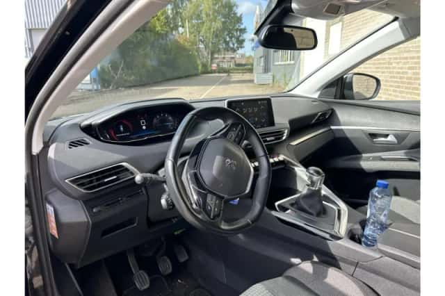 Peugeot 3008 (2019) thumbnail 3