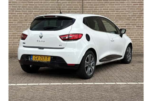 Renault Clio (2015) thumbnail 2