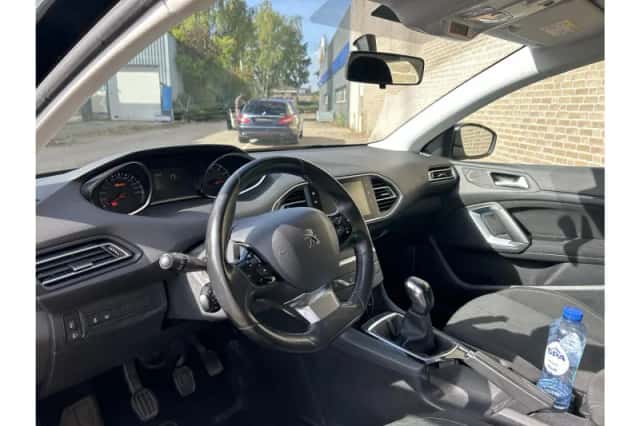 Peugeot 308 (2015) thumbnail 3