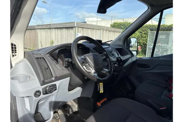 Ford Transit (2016) thumbnail 3