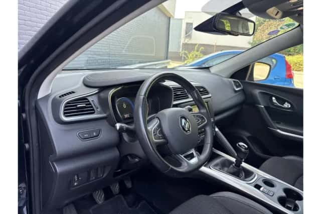 Renault Kadjar (2016) thumbnail 3