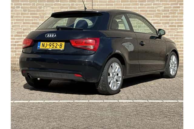Audi A1 (2011) thumbnail 2