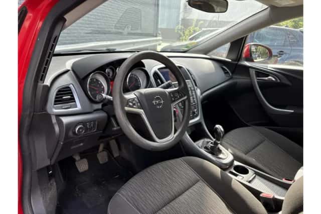 Opel Astra (2012) thumbnail 3