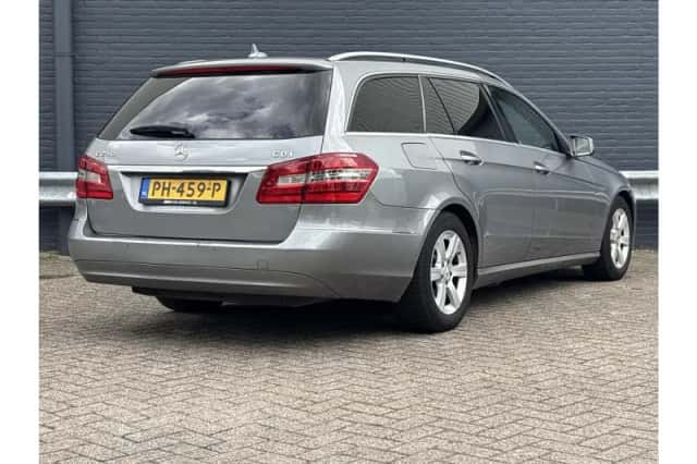Mercedes-Benz E-Klasse (2011) thumbnail 2