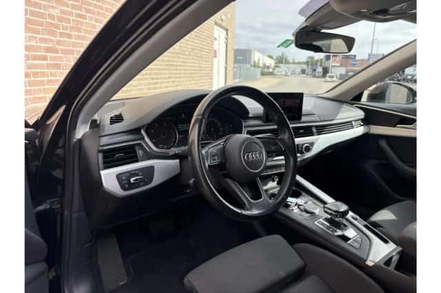 Audi A4 (2016) thumbnail 3