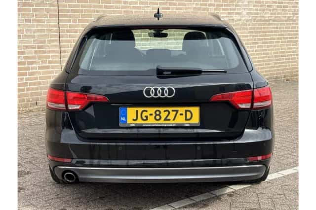 Audi A4 (2016) thumbnail 6