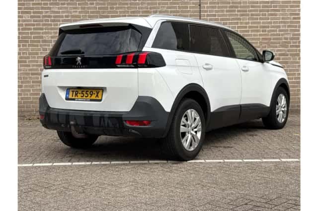 Peugeot 5008 (2018) thumbnail 2