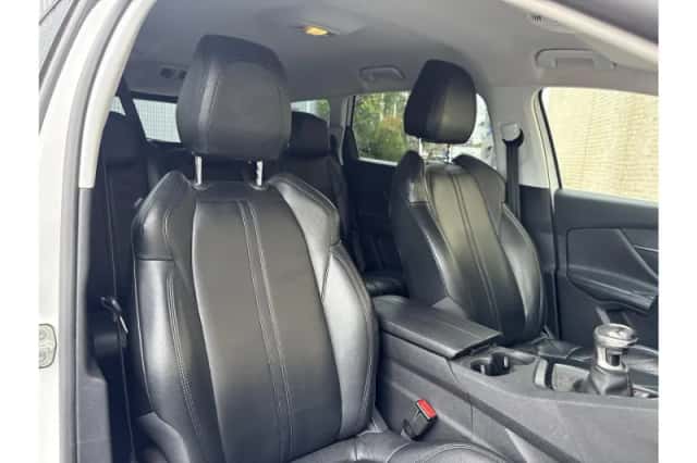Peugeot 5008 (2018) thumbnail 4