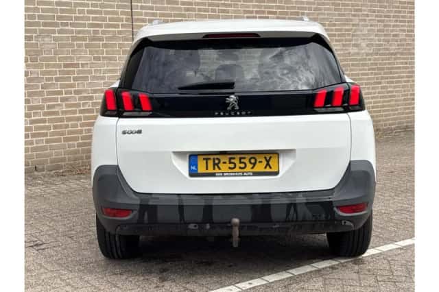 Peugeot 5008 (2018) thumbnail 6